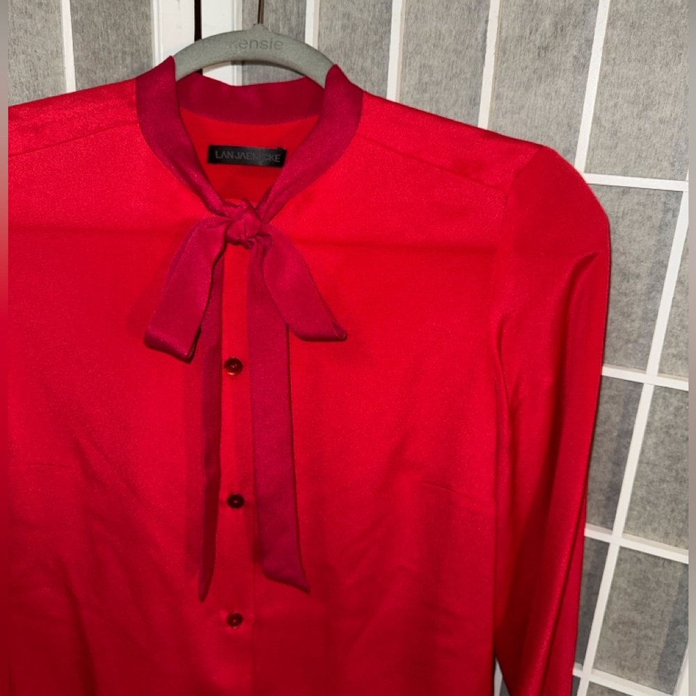 LAN JAENICKE RED SILK BLOUSE WITH BOW❤️ - Picture 2 of 12
